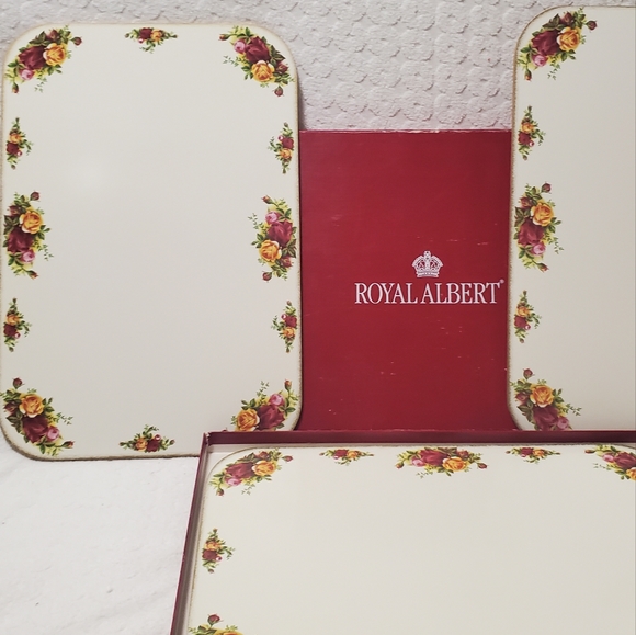 Set of 4 Royal Albert Country Rose pattern place mats - Picture 5 of 7